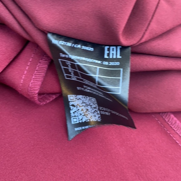 New GUESS Maddie Keyhole Dress - Picture 6 of 6